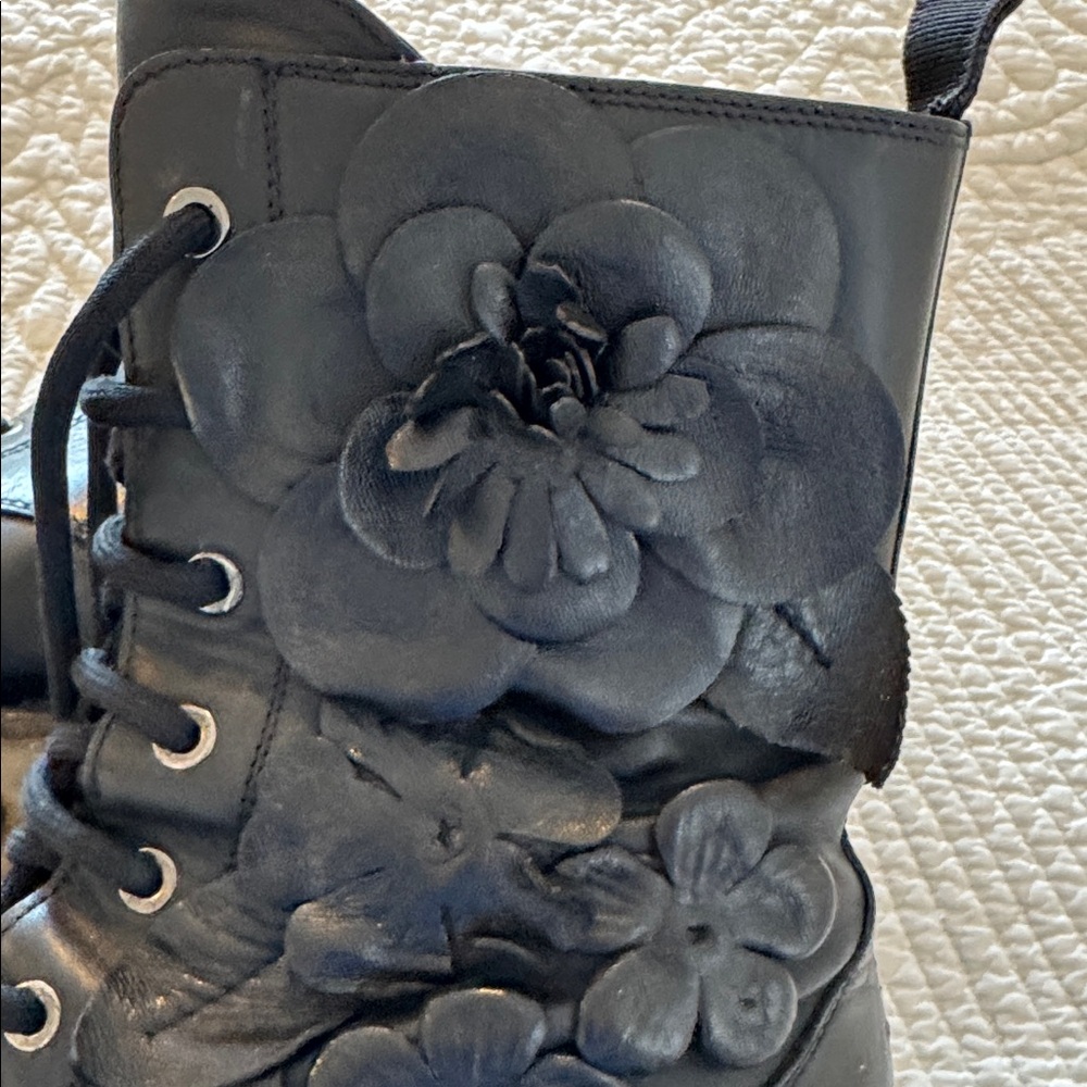Vintage Valentino floral leather boots - Picture 2 of 5
